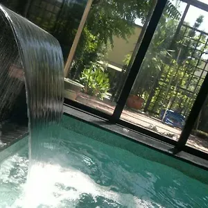 Appartamento La Casa Con Piscina Riscaldata Interna Anna Luxury Garden, Pisa